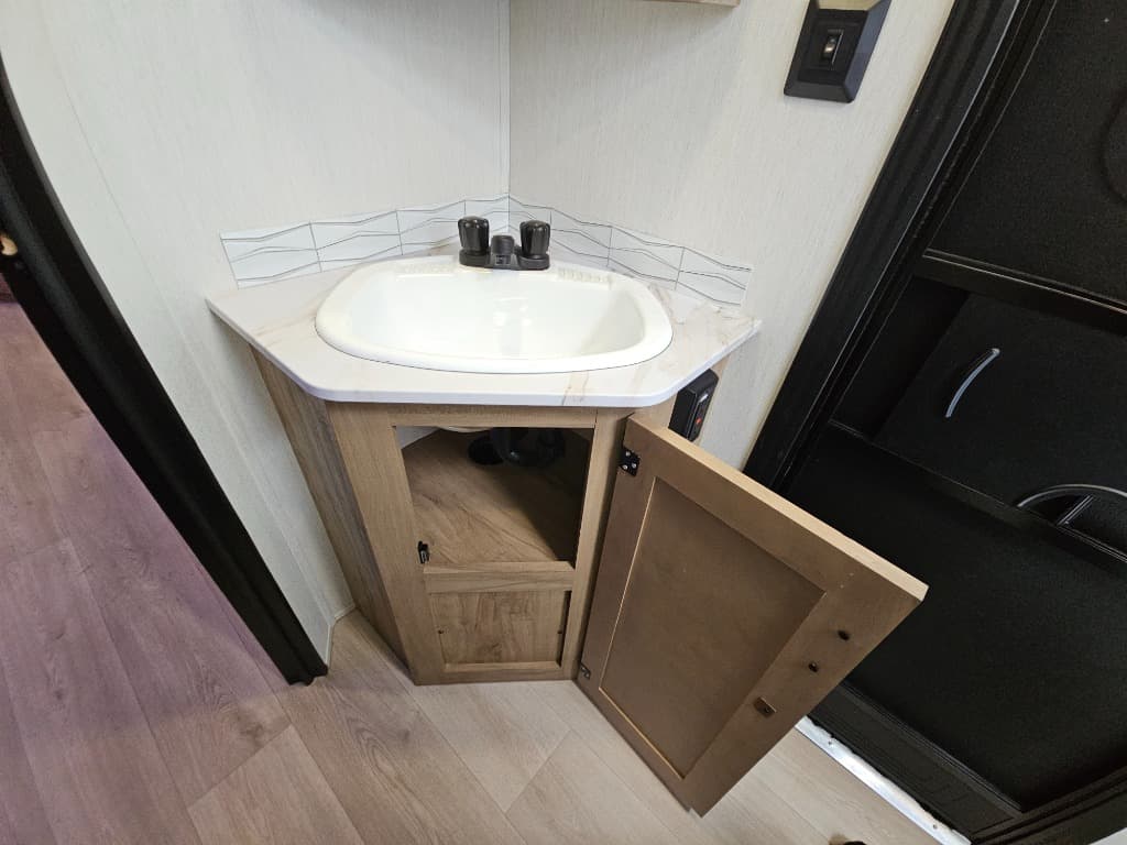 2025 Forest River 2025 Forest River Cherokee - thumbnail 26