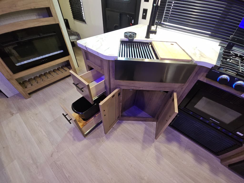 2025 Forest River 2025 Forest River Cherokee - thumbnail 43