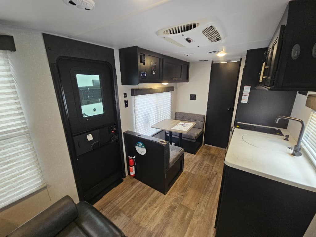 2021 Forest River 2021 Forest River Cherokee Wolf Pup - thumbnail 8