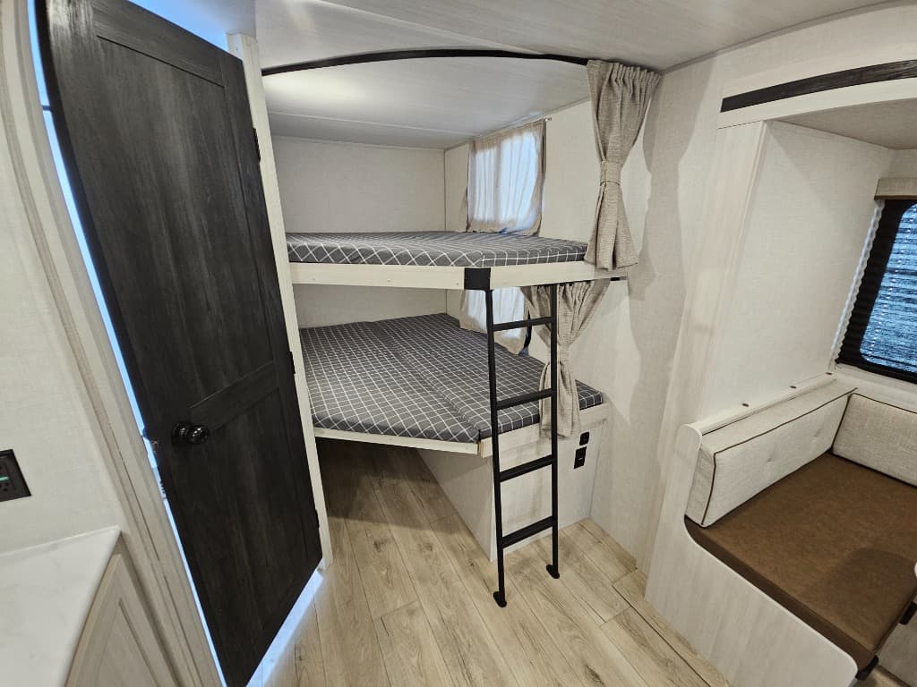 2025 Forest River 2025 Forest River Surveyor Legend - thumbnail 15