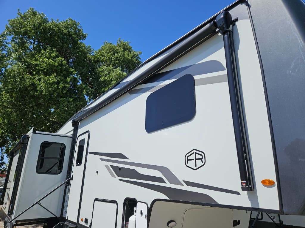 2025 Forest River 2025 Forest River Flagstaff Classic - thumbnail 47