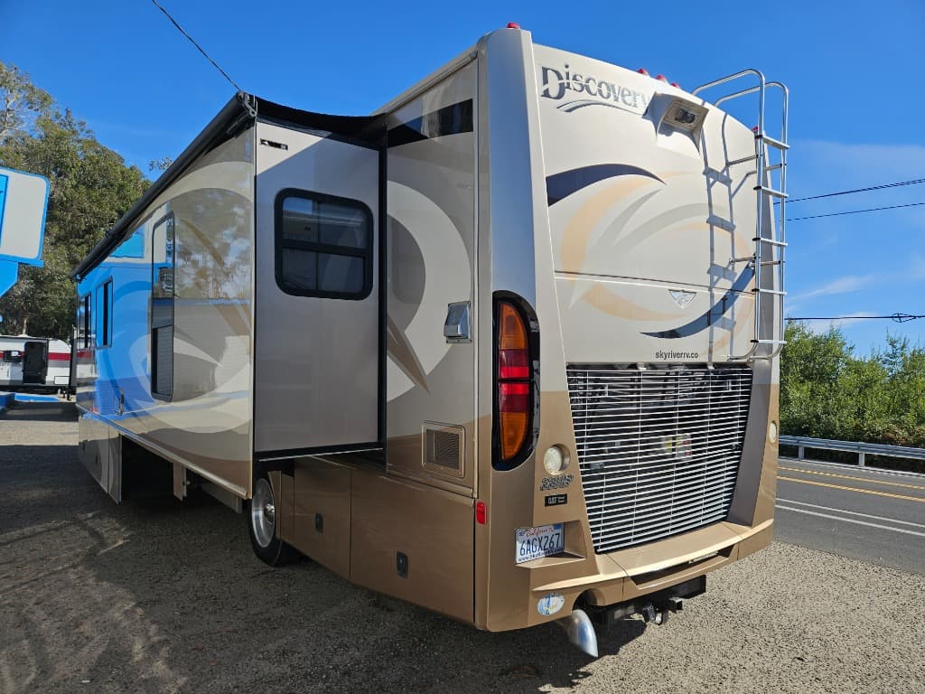 2007 Fleetwood 2007 Fleetwood Discovery - thumbnail 4