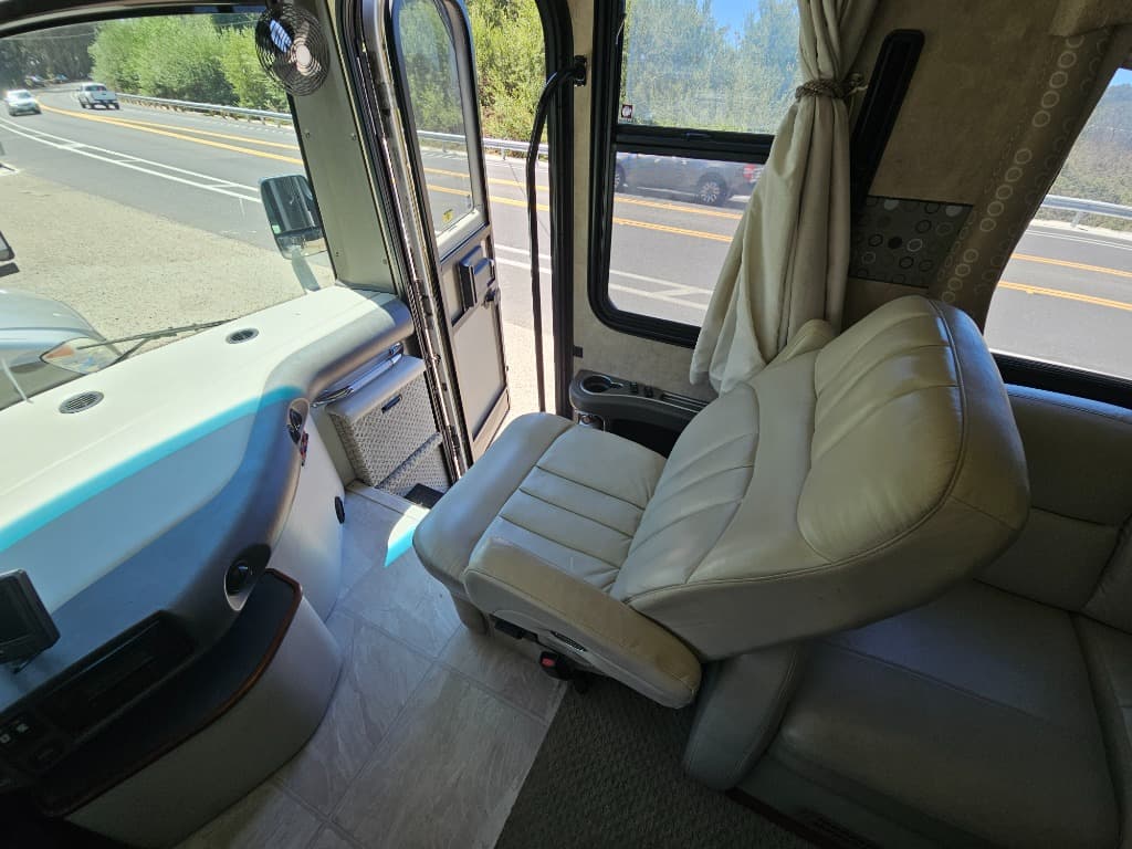 2007 Fleetwood 2007 Fleetwood Discovery - thumbnail 11