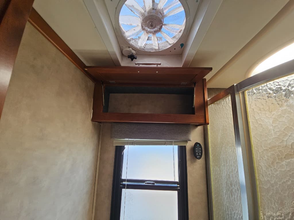 2007 Fleetwood 2007 Fleetwood Discovery - thumbnail 38