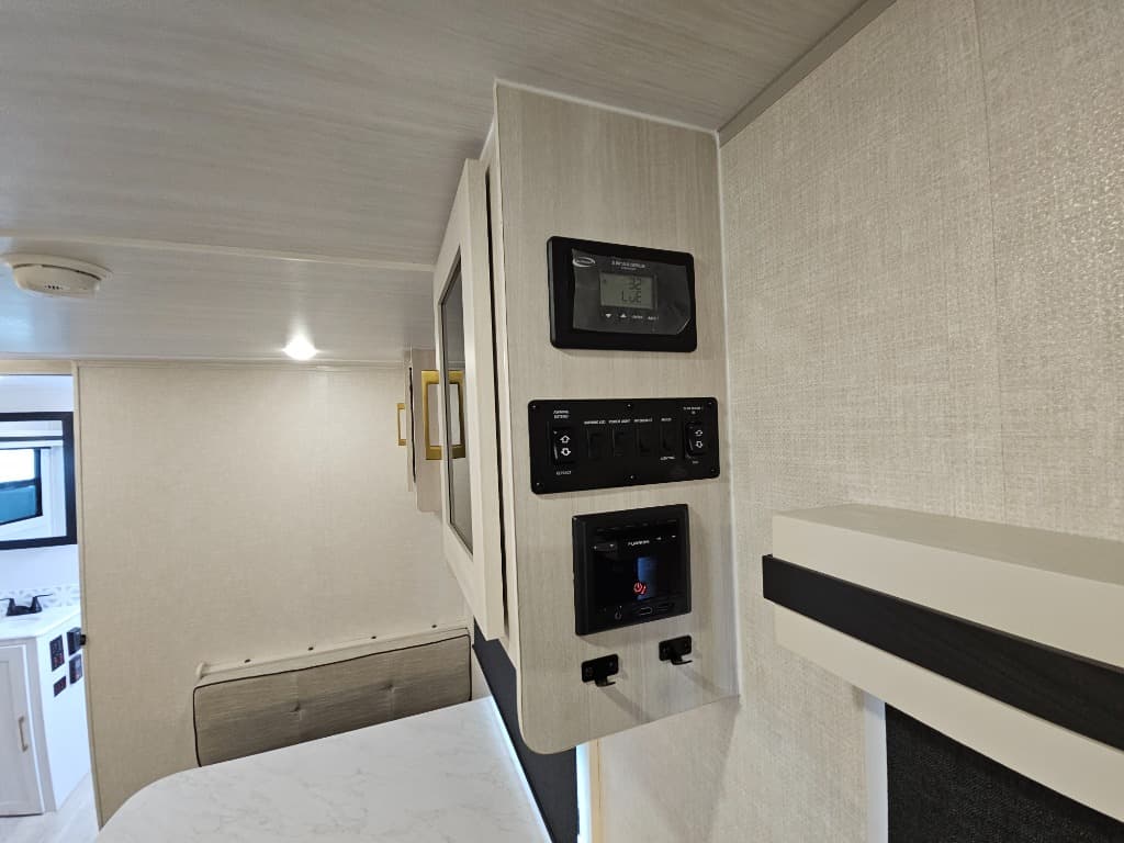 2025 Forest River 2025 Forest River Surveyor Legend - thumbnail 20