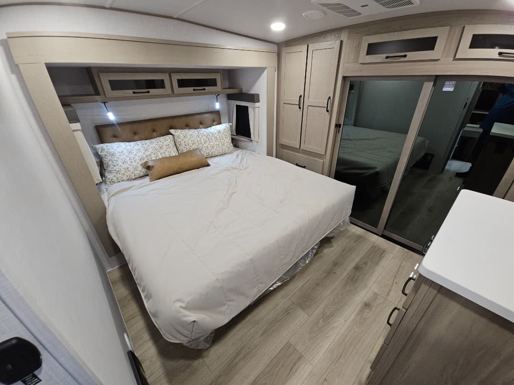 2025 Forest River 2025 Forest River Flagstaff Classic - thumbnail 41