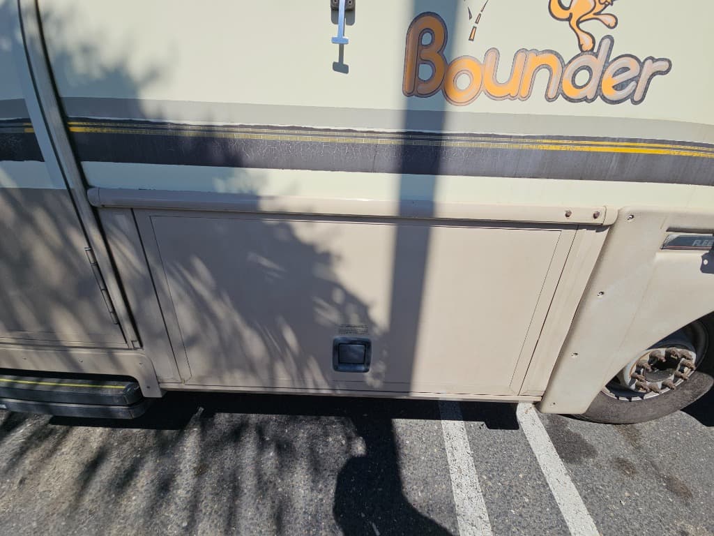 1997 Fleetwood 1997 Fleetwood Bounder - thumbnail 40