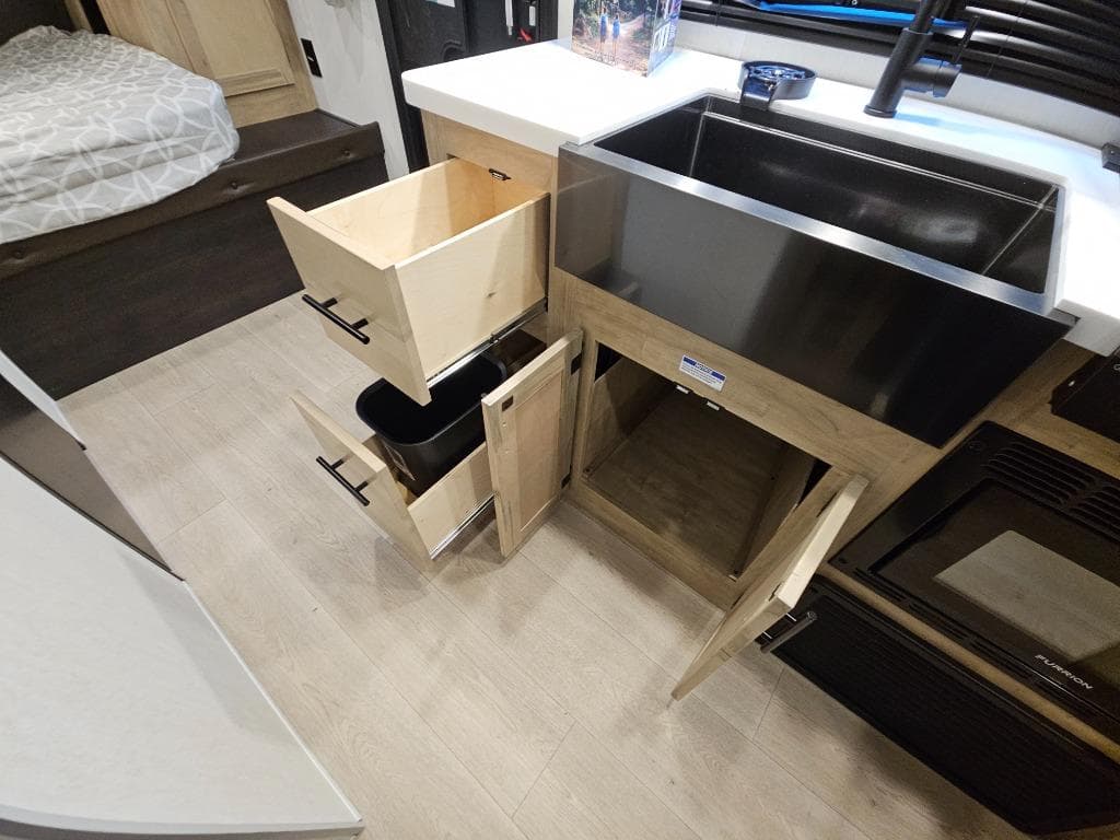 2026 Forest River 2026 Forest River Cherokee Grey Wolf Black Label - thumbnail 16