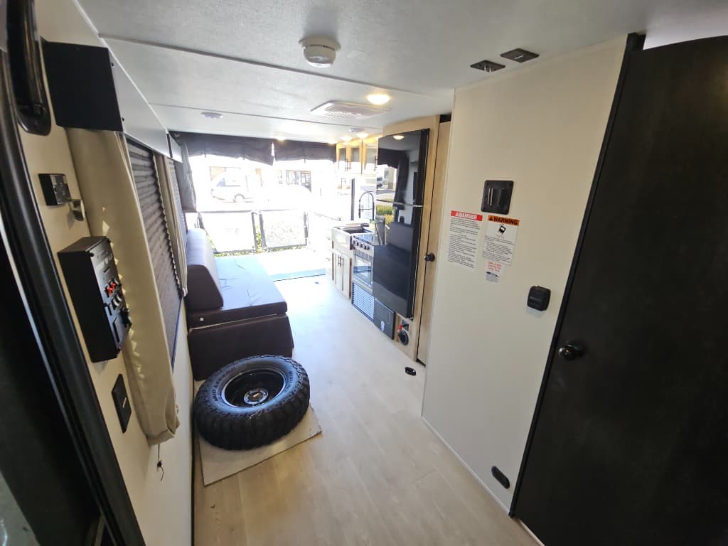 2026 Forest River 2026 Forest River Cherokee Grey Wolf Toy Hauler - thumbnail 8