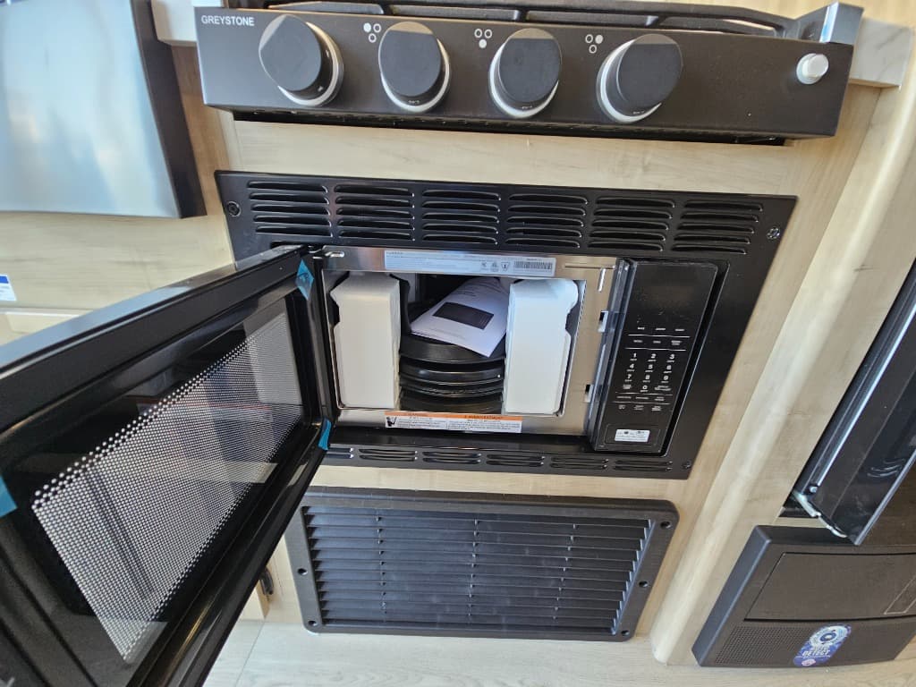 2026 Forest River 2026 Forest River Cherokee Grey Wolf Toy Hauler - thumbnail 16