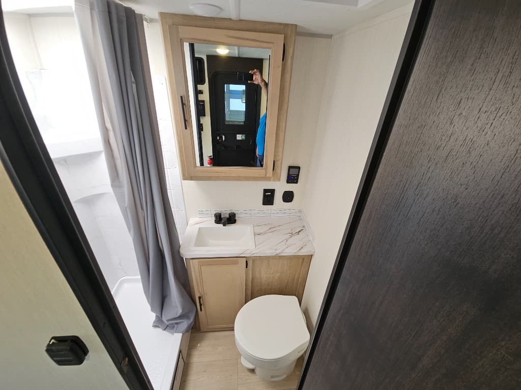 2026 Forest River 2026 Forest River Cherokee Grey Wolf Toy Hauler - thumbnail 24