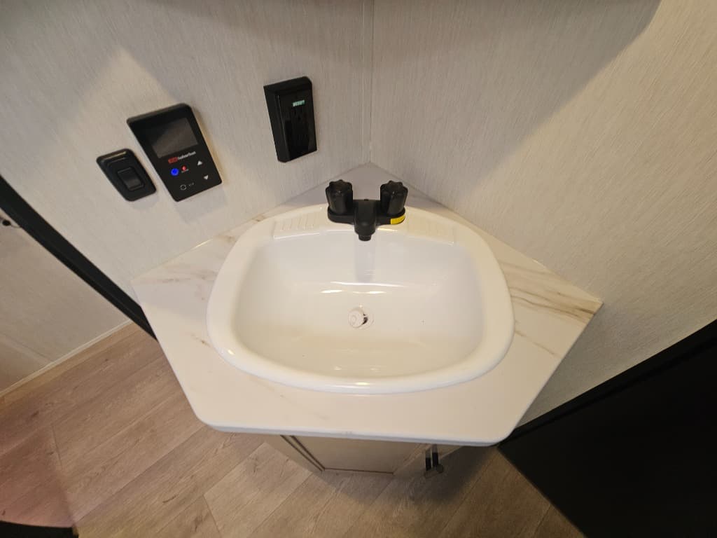 2026 Forest River 2026 Forest River Cherokee Grey Wolf - thumbnail 33