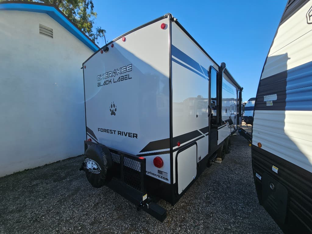 2026 Forest River 2026 Forest River Cherokee Grey Wolf Black Label - thumbnail 2