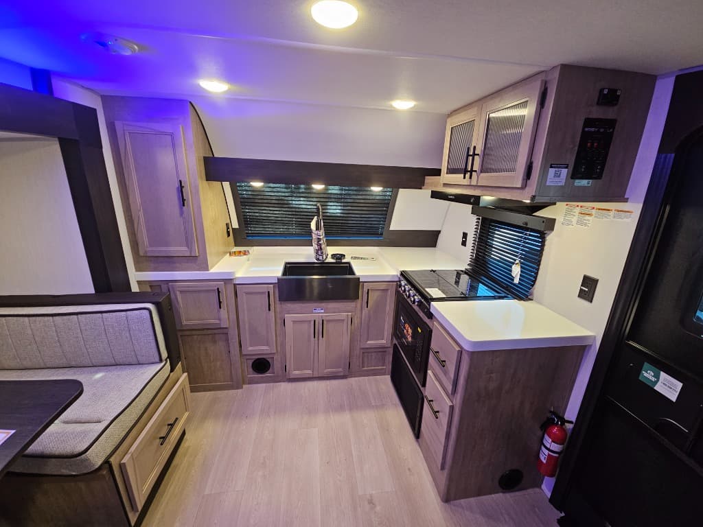 2026 Forest River 2026 Forest River Cherokee Grey Wolf Black Label - thumbnail 17