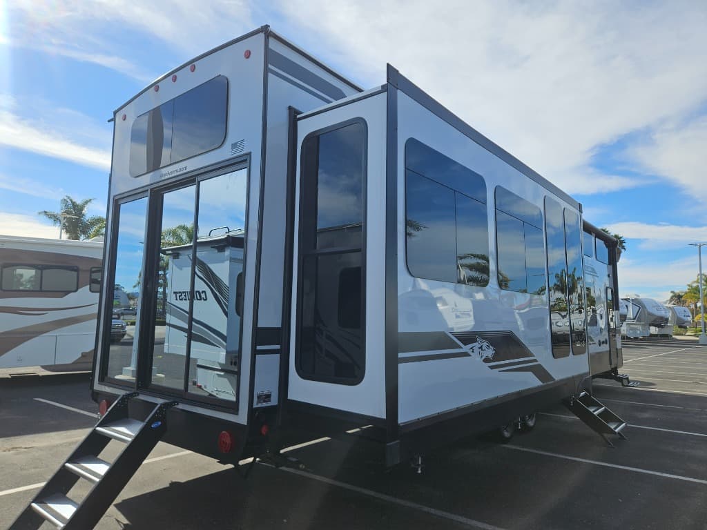 2026 Forest River 2026 Forest River Cherokee Timberwolf Black Label Destination Trailer - thumbnail 3