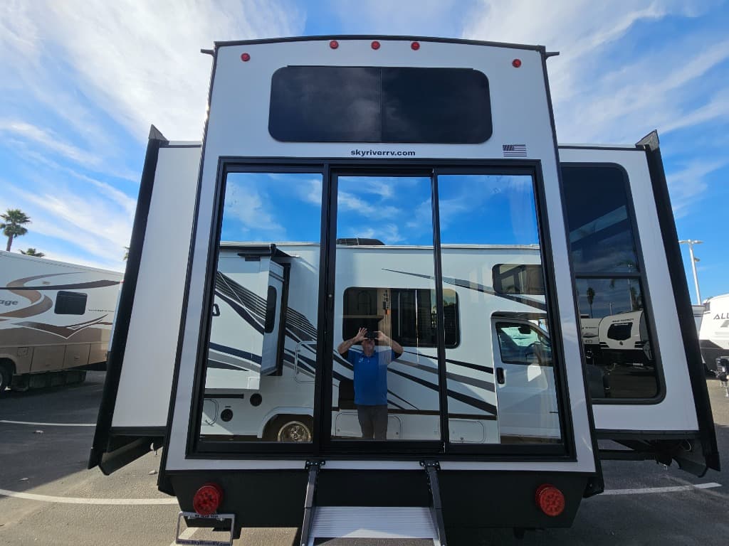 2026 Forest River 2026 Forest River Cherokee Timberwolf Black Label Destination Trailer - thumbnail 4