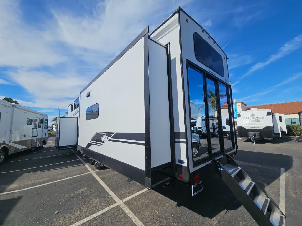 2026 Forest River 2026 Forest River Cherokee Timberwolf Black Label Destination Trailer - thumbnail 5