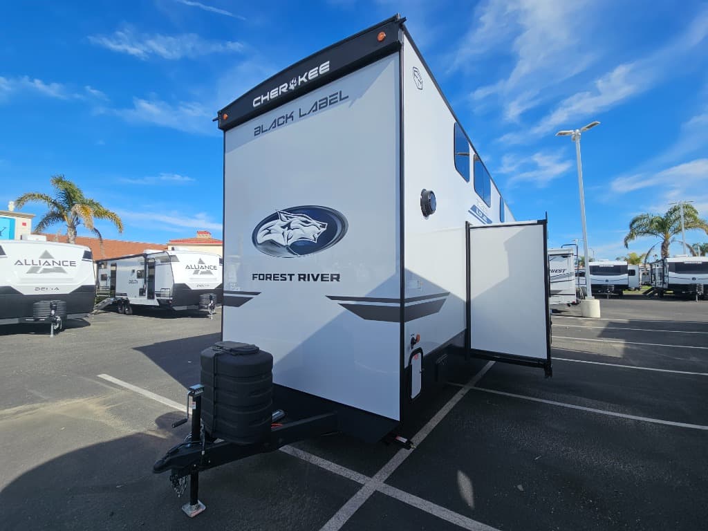 2026 Forest River 2026 Forest River Cherokee Timberwolf Black Label Destination Trailer - thumbnail 6