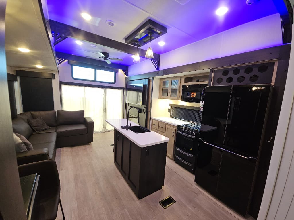 2026 Forest River 2026 Forest River Cherokee Timberwolf Black Label Destination Trailer - thumbnail 8