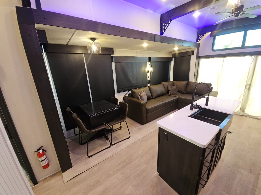 2026 Forest River 2026 Forest River Cherokee Timberwolf Black Label Destination Trailer - thumbnail 9