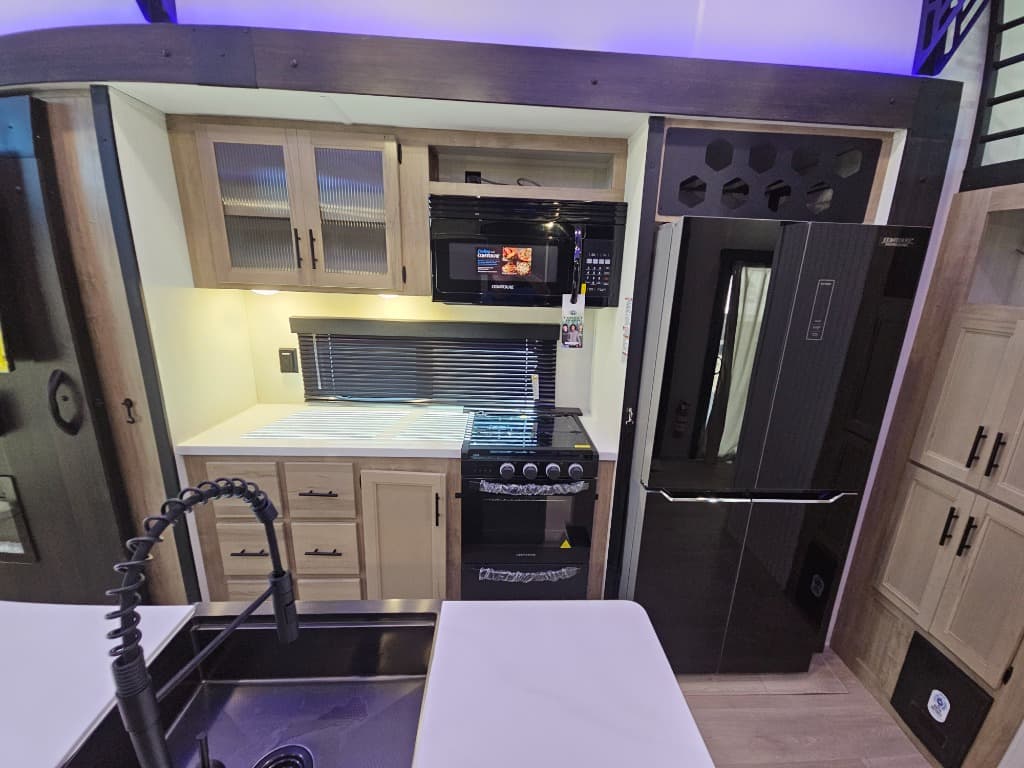 2026 Forest River 2026 Forest River Cherokee Timberwolf Black Label Destination Trailer - thumbnail 17