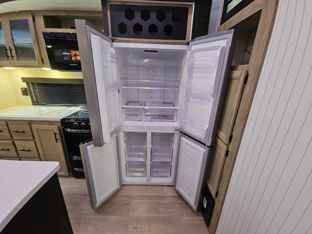 2026 Forest River 2026 Forest River Cherokee Timberwolf Black Label Destination Trailer - thumbnail 18