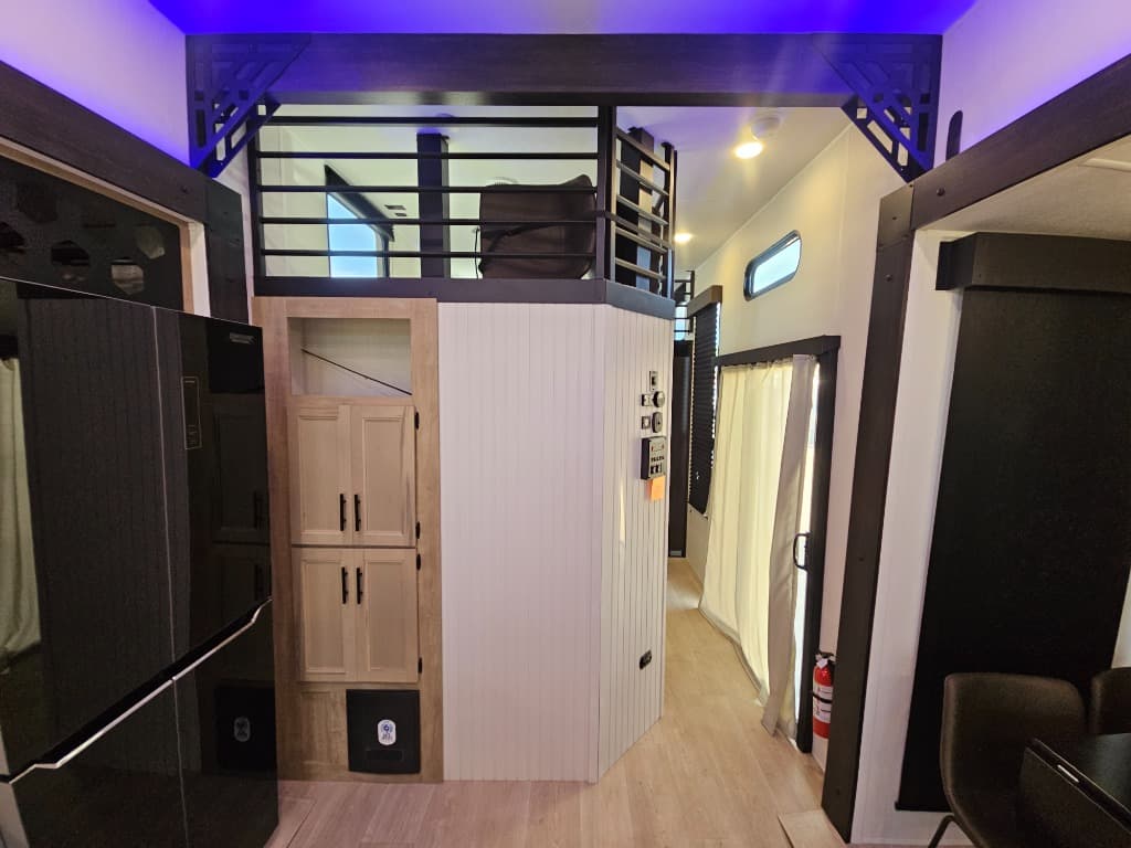 2026 Forest River 2026 Forest River Cherokee Timberwolf Black Label Destination Trailer - thumbnail 25