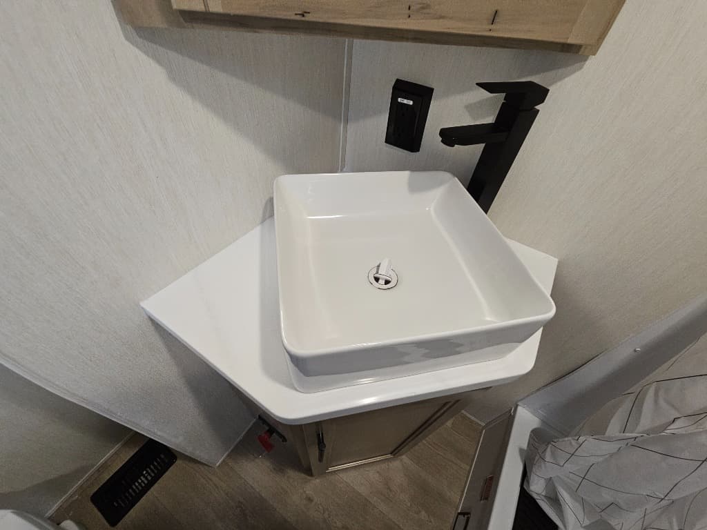 2026 Forest River 2026 Forest River Cherokee Timberwolf Black Label Destination Trailer - thumbnail 32