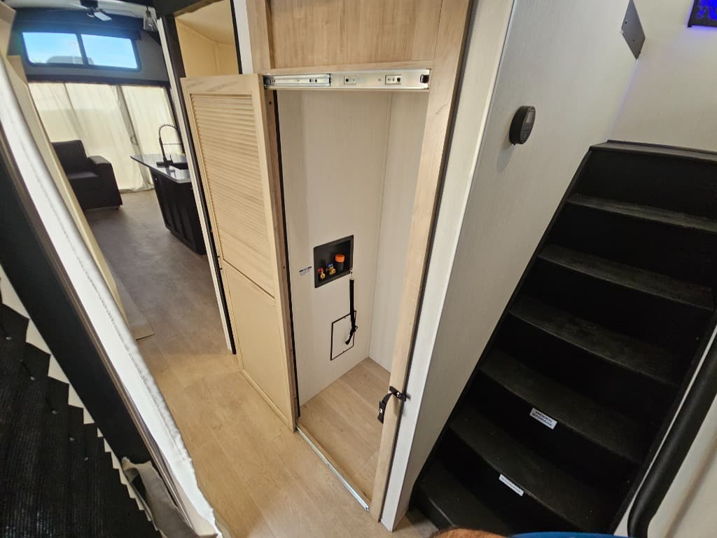 2026 Forest River 2026 Forest River Cherokee Timberwolf Black Label Destination Trailer - thumbnail 34