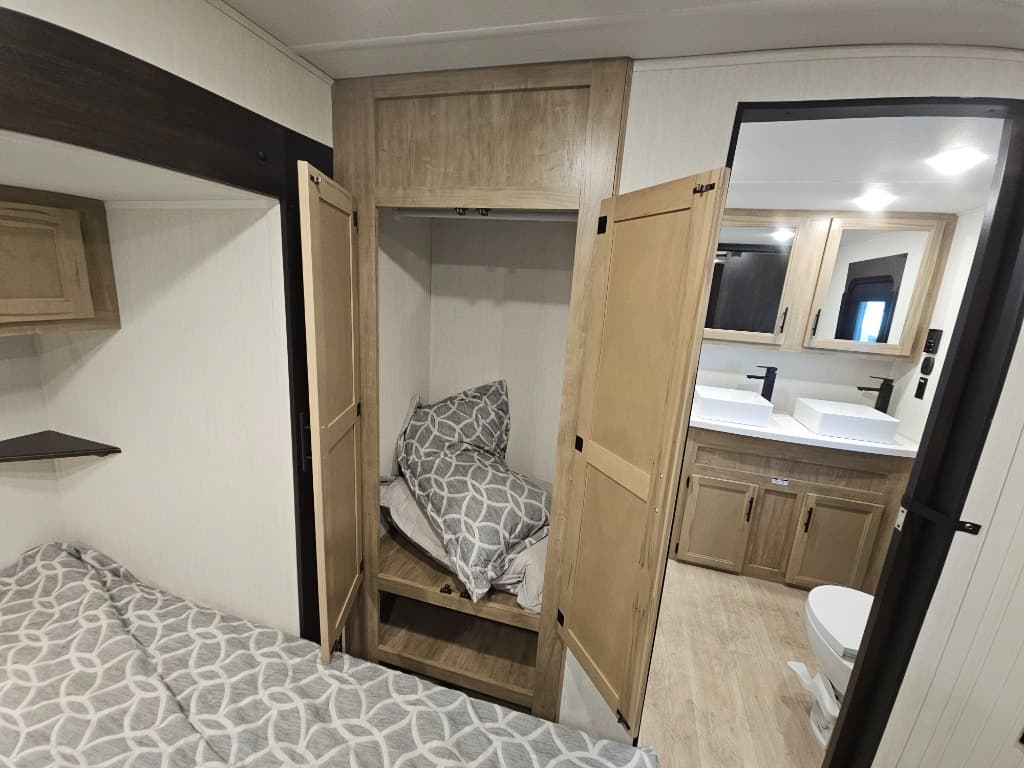 2026 Forest River 2026 Forest River Cherokee Timberwolf Black Label Destination Trailer - thumbnail 43