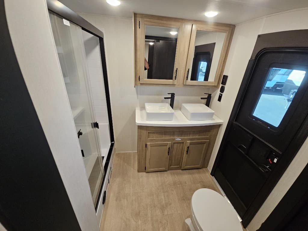 2026 Forest River 2026 Forest River Cherokee Timberwolf Black Label Destination Trailer - thumbnail 46