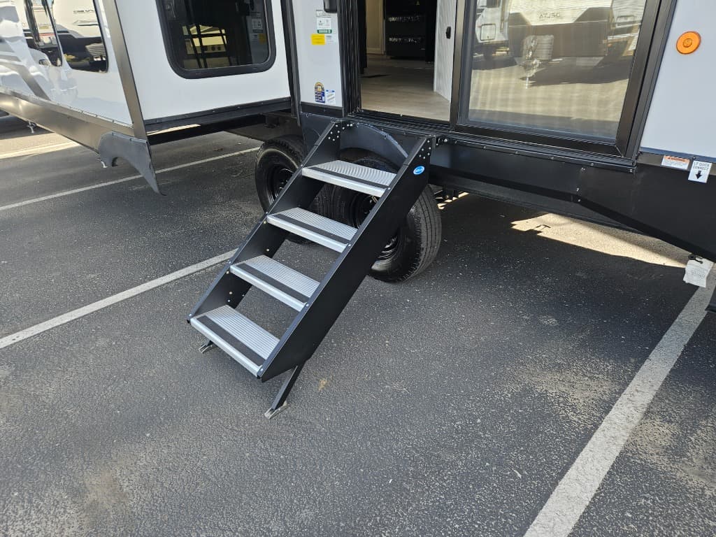 2026 Forest River 2026 Forest River Cherokee Timberwolf Black Label Destination Trailer - thumbnail 58