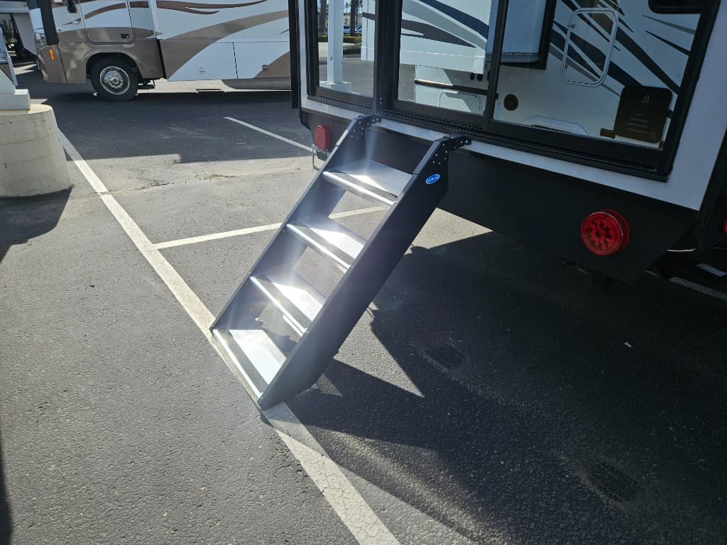 2026 Forest River 2026 Forest River Cherokee Timberwolf Black Label Destination Trailer - thumbnail 61