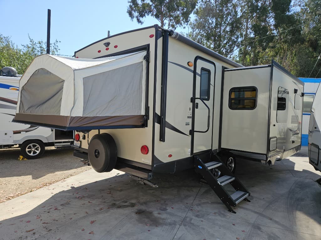 2019 Forest River 2019 Forest River Rockwood Roo - thumbnail 2