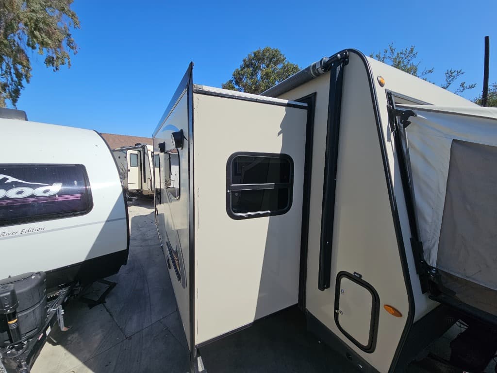 2019 Forest River 2019 Forest River Rockwood Roo - thumbnail 46