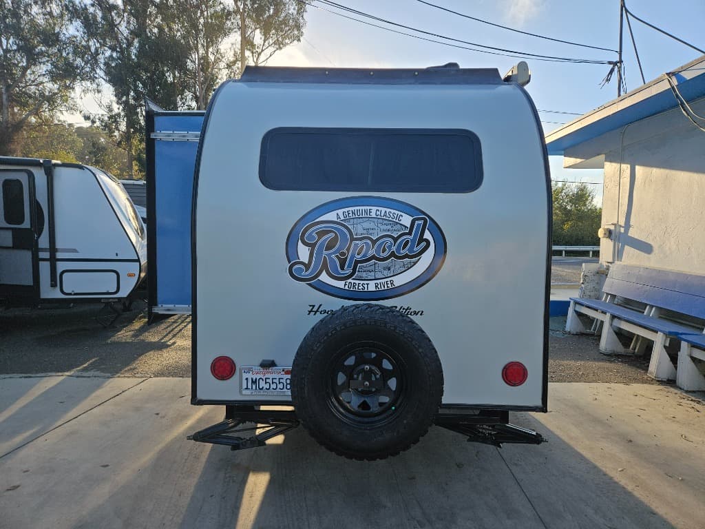 2018 Forest River 2018 Forest River R-Pod - thumbnail 3