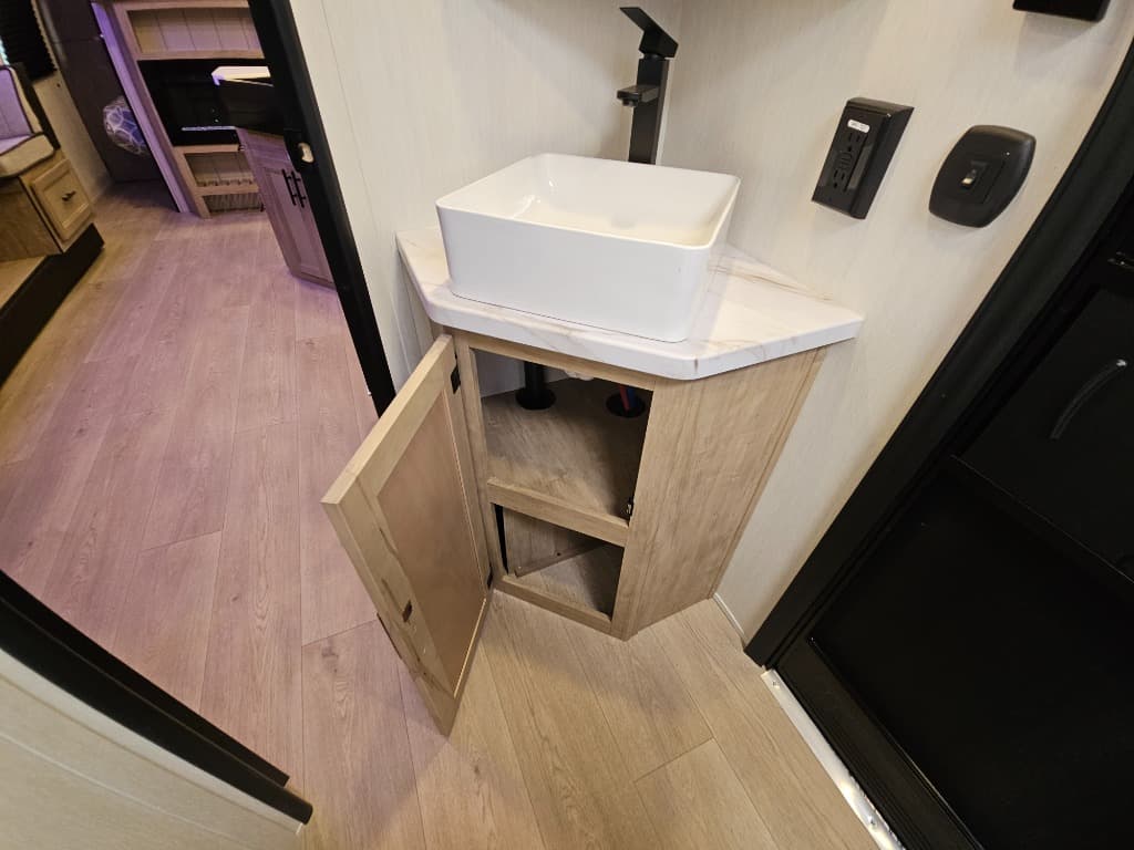 2026 Forest River 2026 Forest River Cherokee Grey Wolf Black Label - thumbnail 35