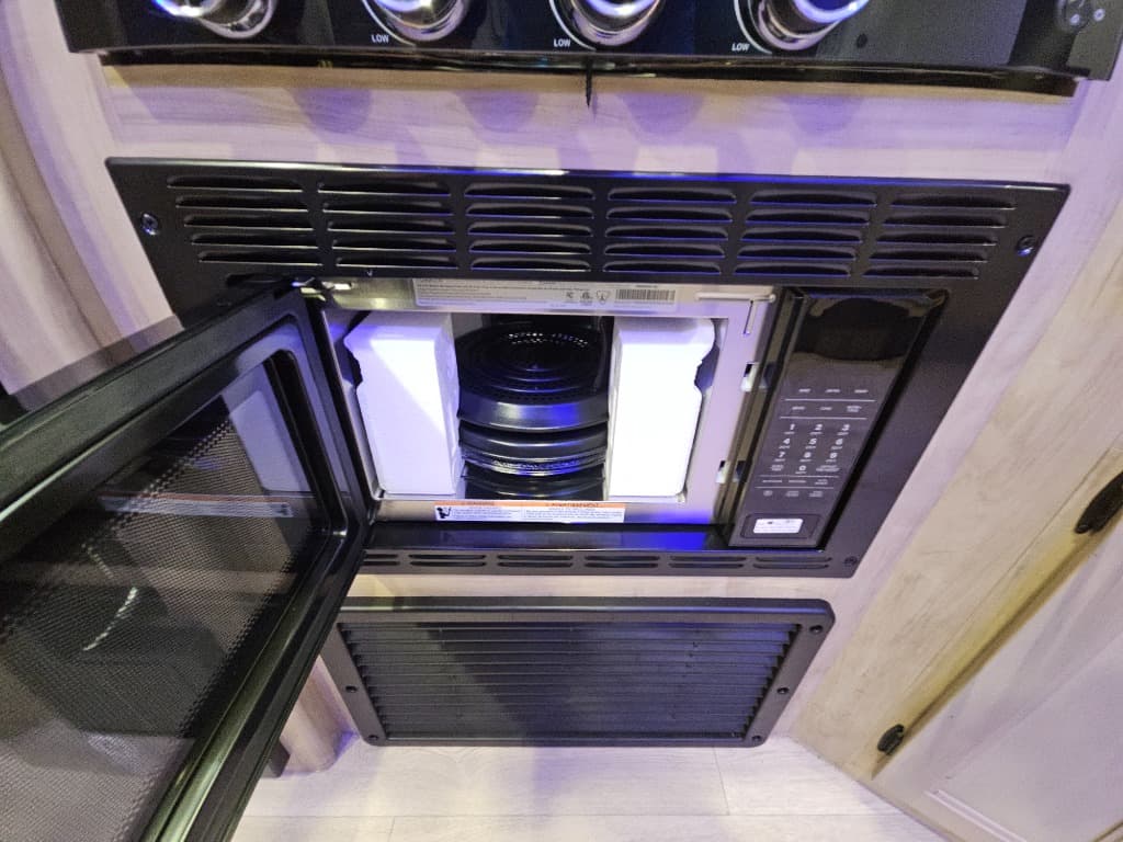 2026 Forest River 2026 Forest River Cherokee Grey Wolf Black Label - thumbnail 17