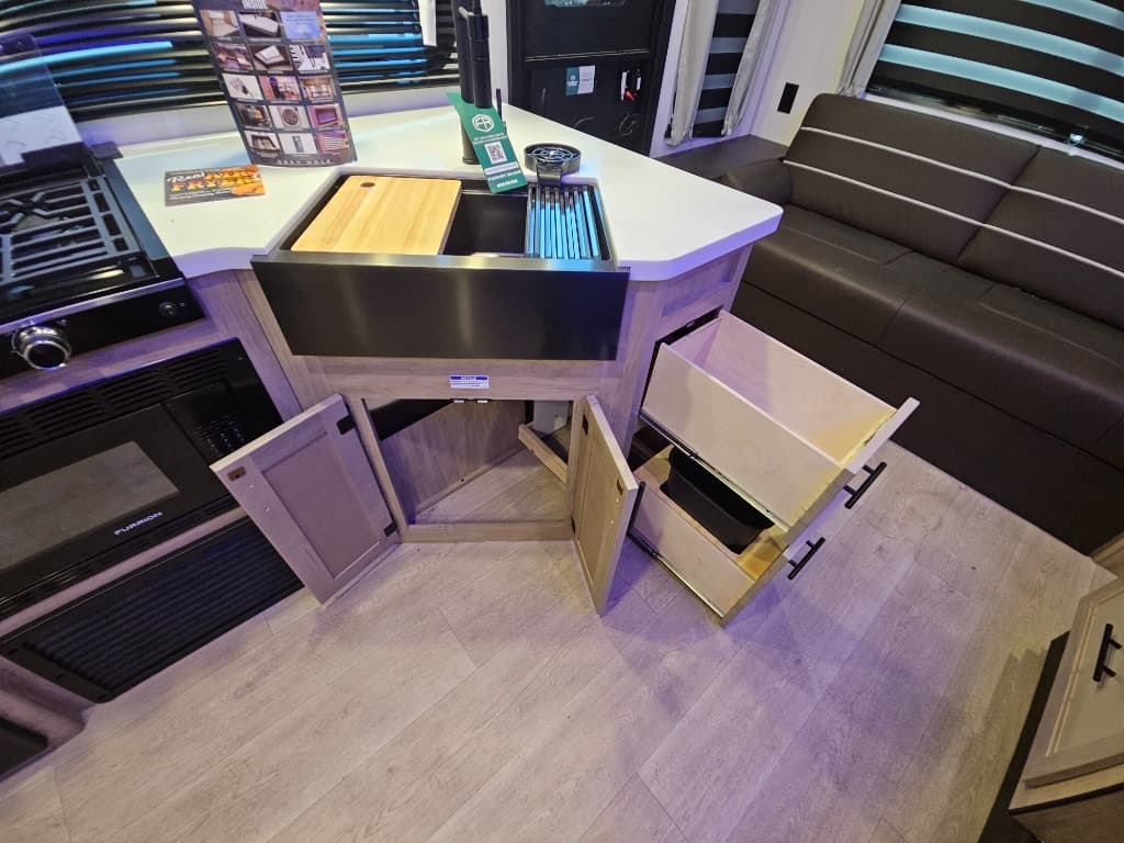 2026 Forest River 2026 Forest River Cherokee Grey Wolf Black Label - thumbnail 22