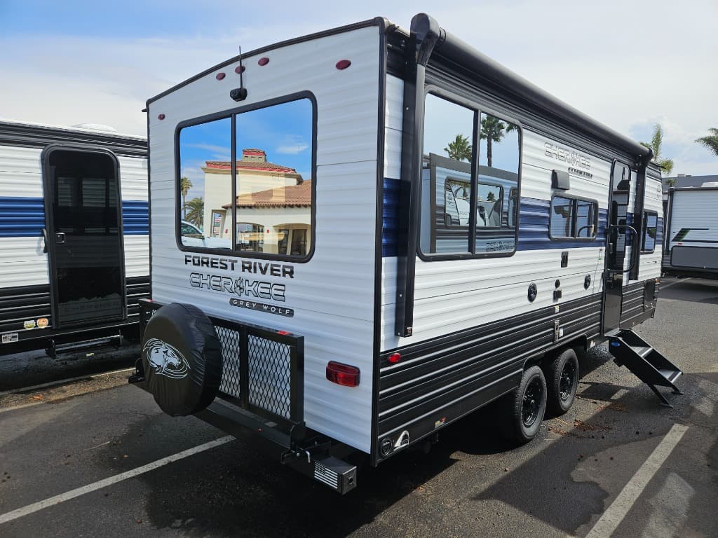 2026 Forest River 2026 Forest River Cherokee Grey Wolf - thumbnail 3