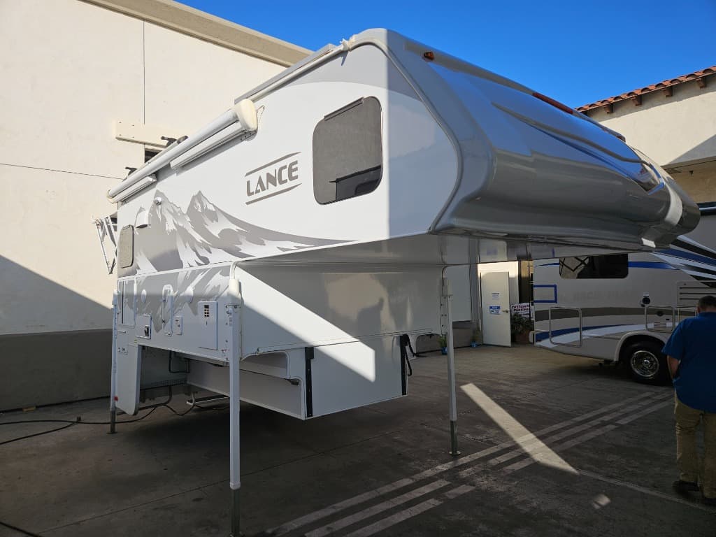 2021 Lance Lance 975