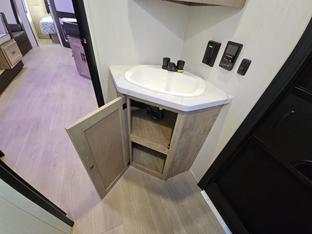 2026 Forest River 2026 Forest River Cherokee Grey Wolf - thumbnail 39