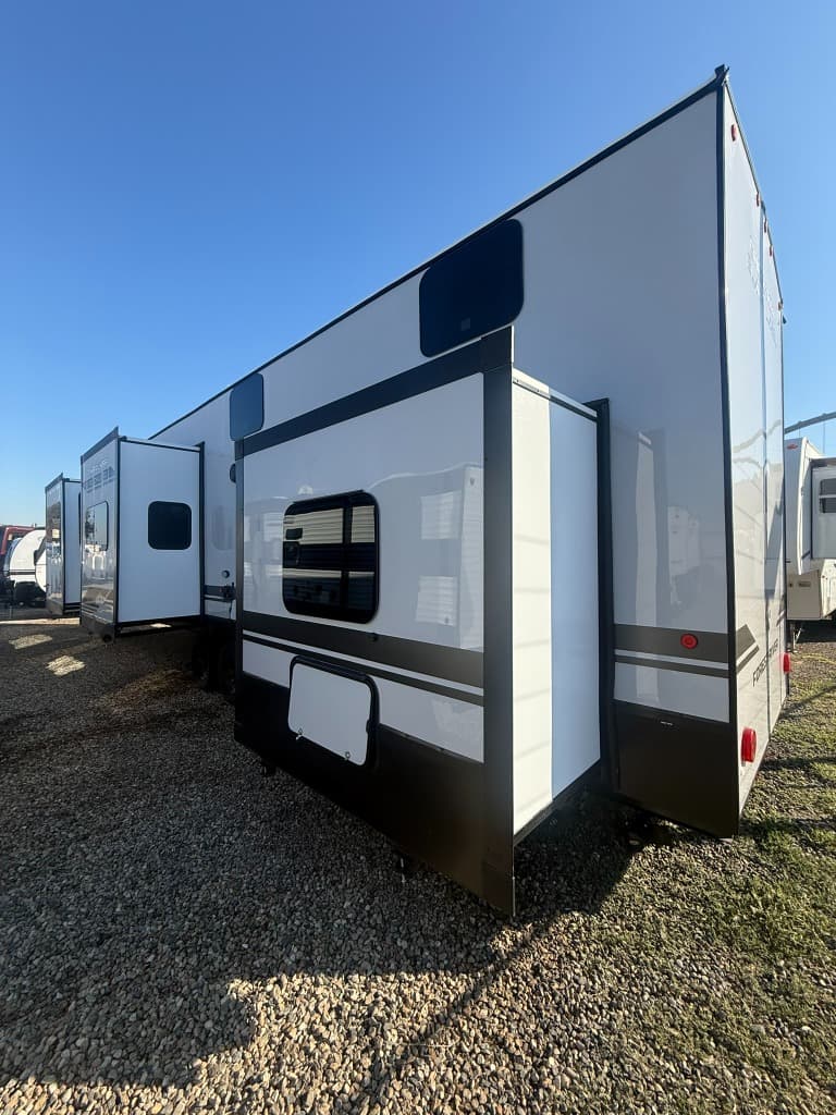 2026 Forest River 2026 Forest River Cherokee Timberwolf Black Label Destination Trailer - thumbnail 2