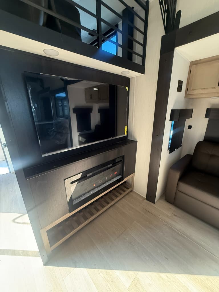 2026 Forest River 2026 Forest River Cherokee Timberwolf Black Label Destination Trailer - thumbnail 11