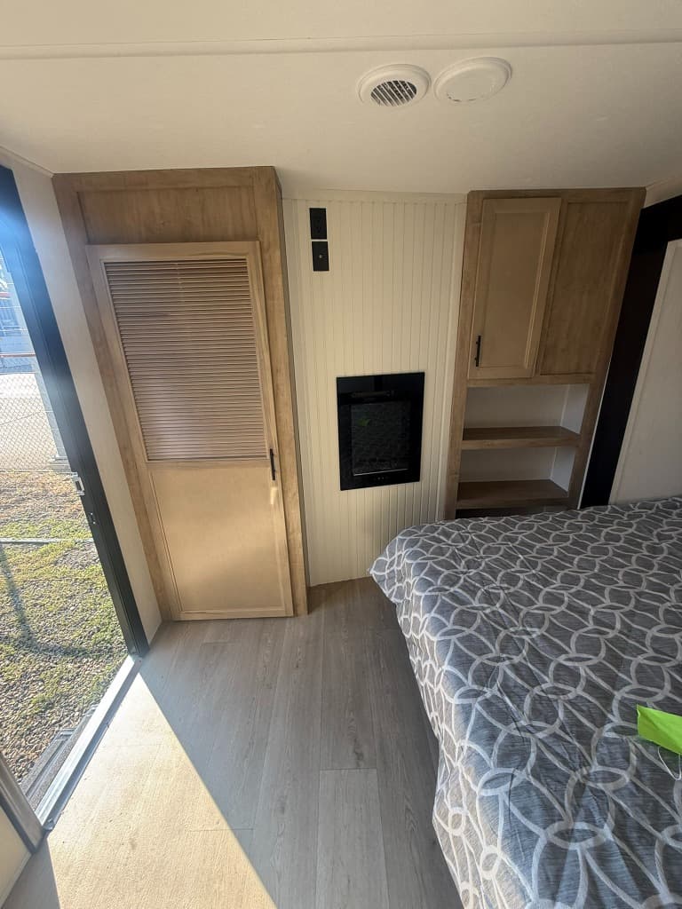 2026 Forest River 2026 Forest River Cherokee Timberwolf Black Label Destination Trailer - thumbnail 12