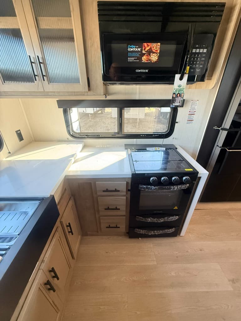 2026 Forest River 2026 Forest River Cherokee Timberwolf Black Label Destination Trailer - thumbnail 23