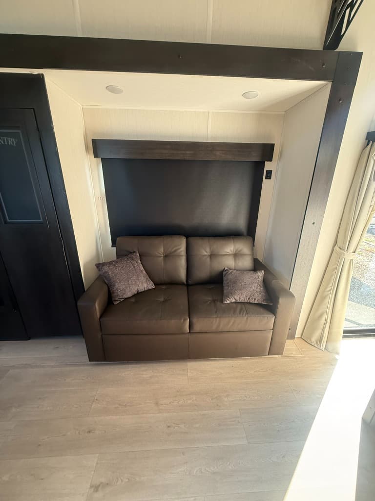 2026 Forest River 2026 Forest River Cherokee Timberwolf Black Label Destination Trailer - thumbnail 28