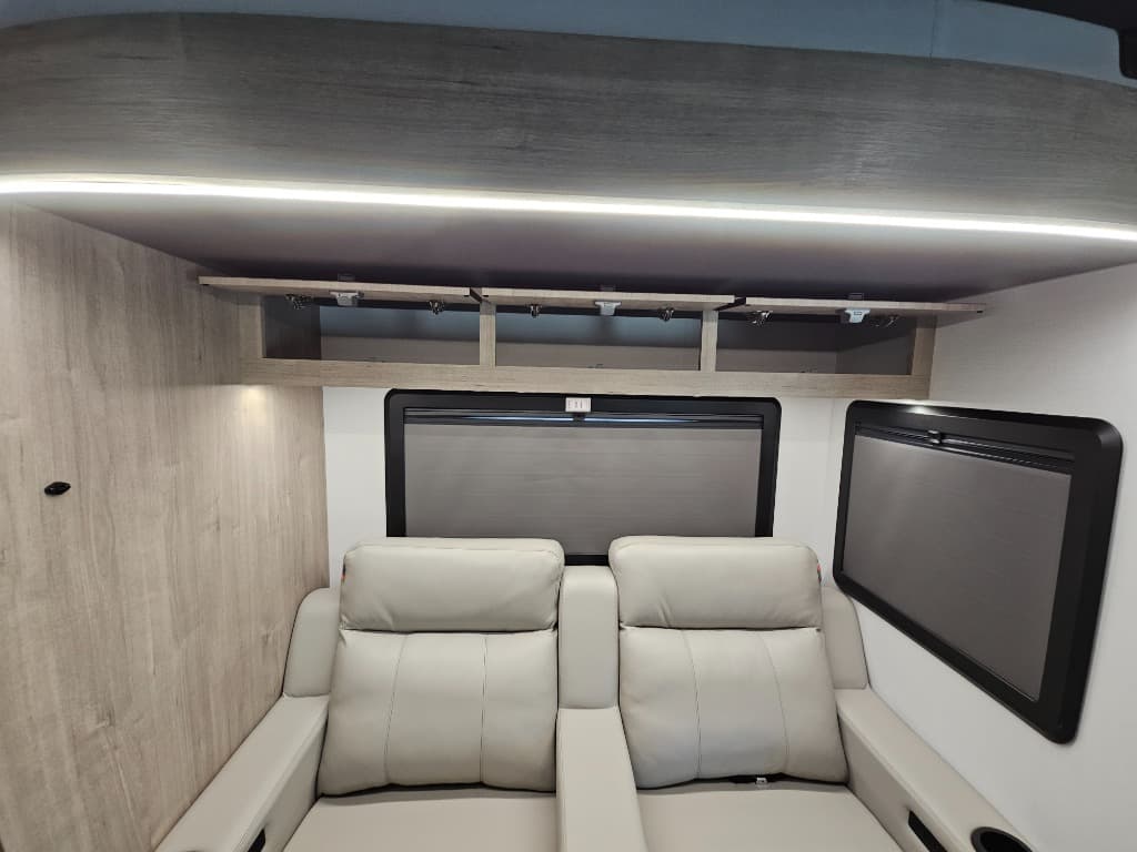 2026 Grand Design 2026 Grand Design Lineage Series M - thumbnail 12