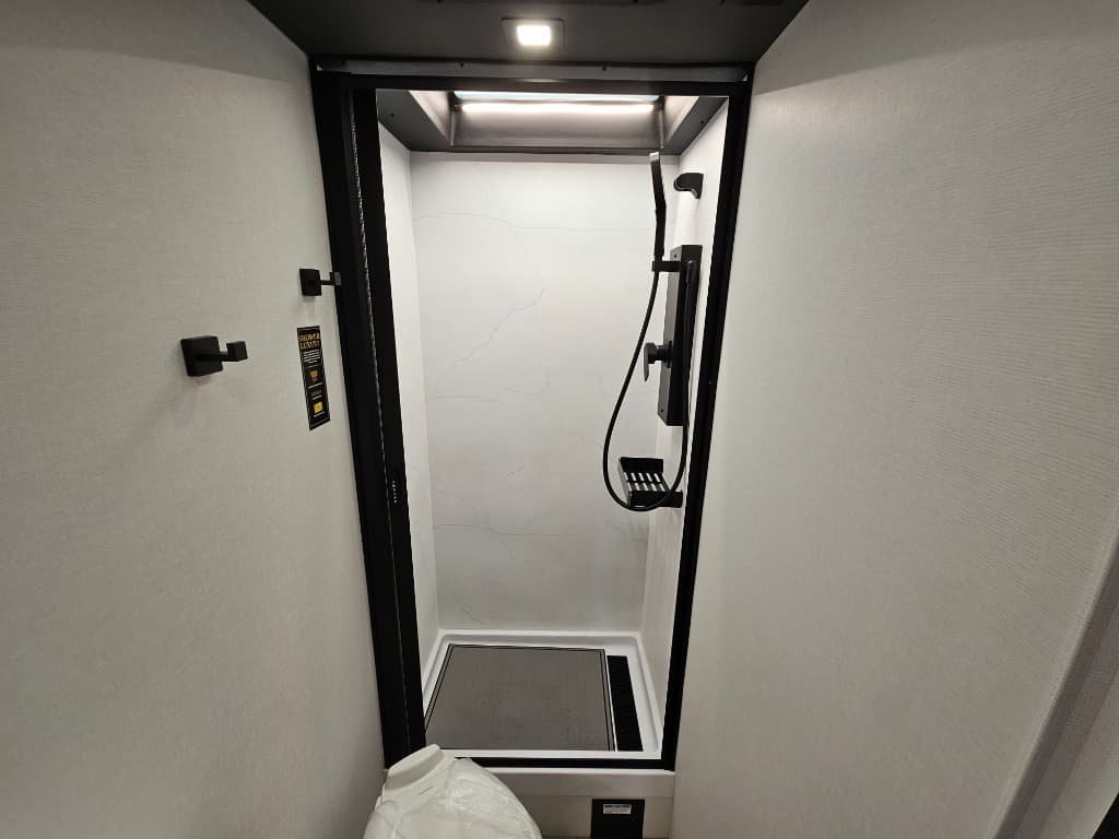 2026 Grand Design 2026 Grand Design Lineage Series M - thumbnail 28