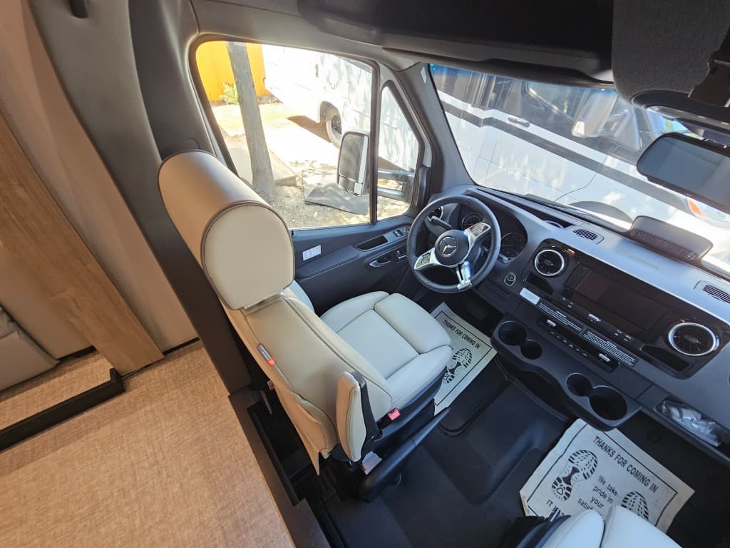 2026 Grand Design 2026 Grand Design Lineage Series M - thumbnail 40